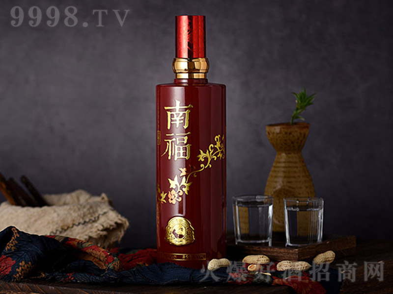 �ϸ��Ƶ��ƿ �����Ͱ׾ơ�52�� 500ml��