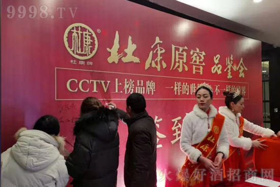 �\(y��n)����ǙC(j��)������ײ�������Ŭ�����Ј��_�����ſ�ԭ��һֱ��·�ϣ�