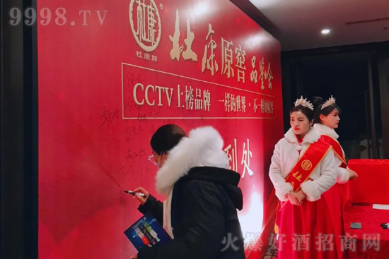 �\(y��n)����ǙC(j��)������ײ�������Ŭ�����Ј��_�����ſ�ԭ��һֱ��·�ϣ�