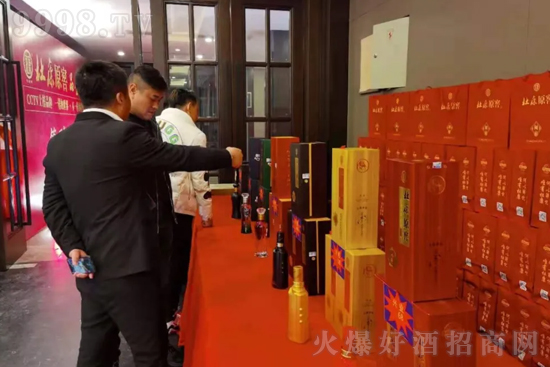 �\(y��n)����ǙC(j��)������ײ�������Ŭ�����Ј��_�����ſ�ԭ��һֱ��·�ϣ�