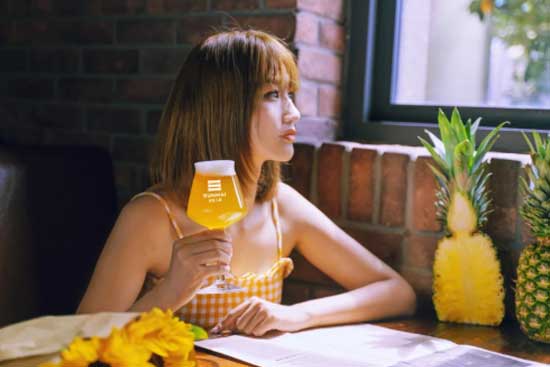 ��ɫ����