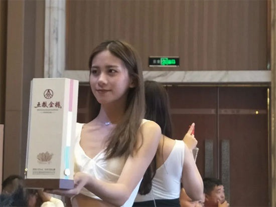 ��s�����ǡ���С����������Z����Ʒ�b��(hu��)�������e�У�