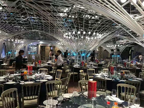 ��s�����ǡ���С����������Z����Ʒ�b��(hu��)�������e�У�