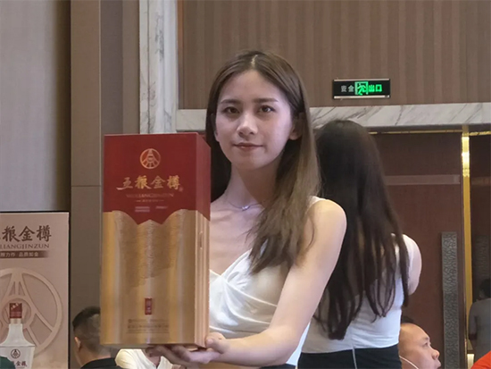 ��s�����ǡ���С����������Z����Ʒ�b��(hu��)�������e�У�