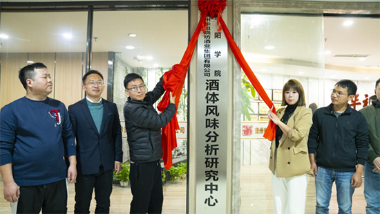 �A������c�FꖌWԺ���w�о����ĺ������s�����ƃxʽ�A�M�e����