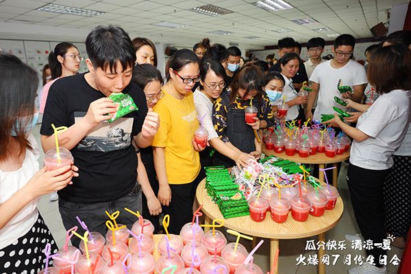 戀戀夏日,歡樂(lè)開(kāi)懷!火爆網(wǎng)舉辦7月生日會(huì),共享快樂(lè),瓜分涼夏!