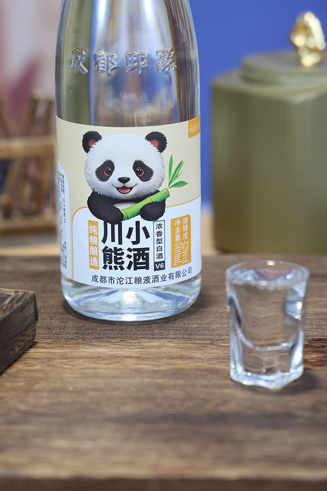 ��С�ܾƝ����Ͱ׾�V6��42��500ml��